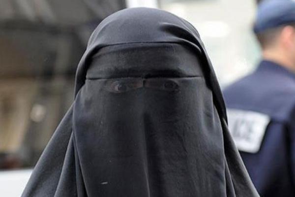 Universitas AS di Kairo Cabut Larangan Kenakan Niqab