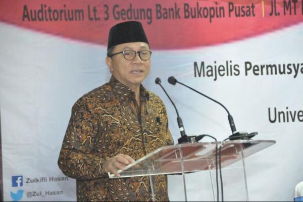 Baca Teks Proklamasi, Ketua MPR Pakai Adat Lampung