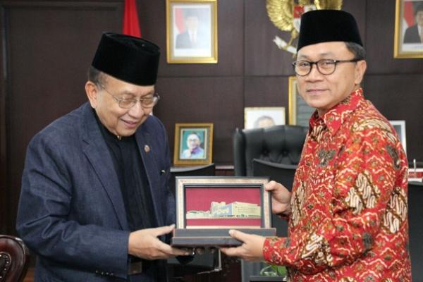 Terima Penasihat Kerajaan Malaysia, Ketua MPR Bahas Perlindungan TKI
