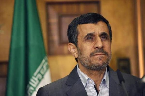 Ahmadinejad Desak Rouhani Mengundurkan Diri