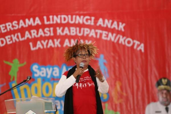 Menteri Yohana Kaget Banyak Anak Papua Doyan Ngelem