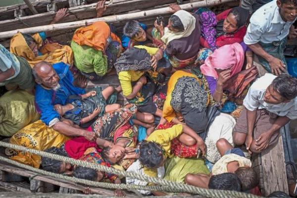 Truk Bantuan Pengungsi Rohingnya Tergelincir, 9 Orang Tewas