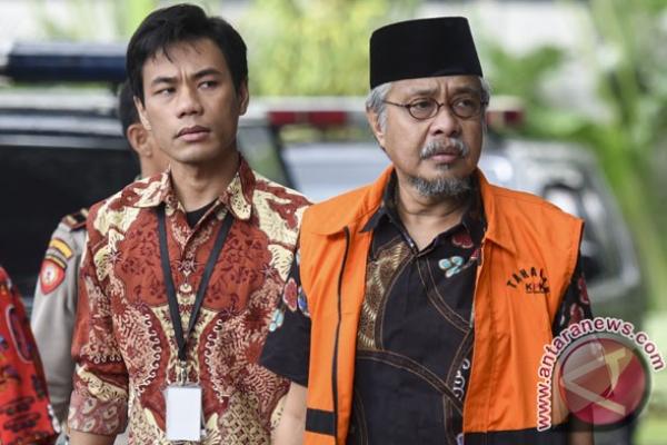 Gubernur Nur Alam Dituntut 18 Tahun Penjara dan Dicabut Hak Politik