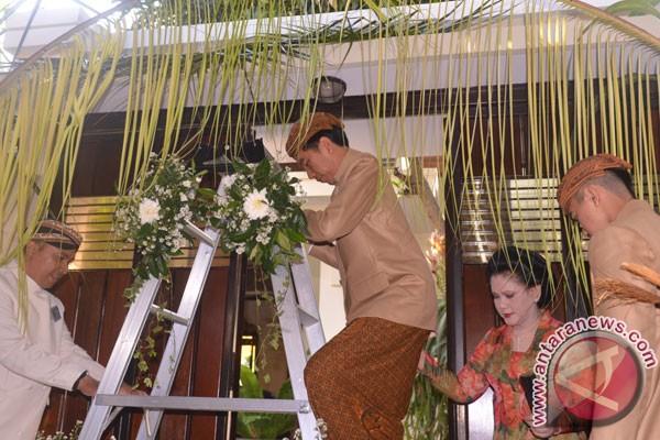 Ingat, Tamu Pernikahan Anak Jokowi Cukup Berikan Bunga
