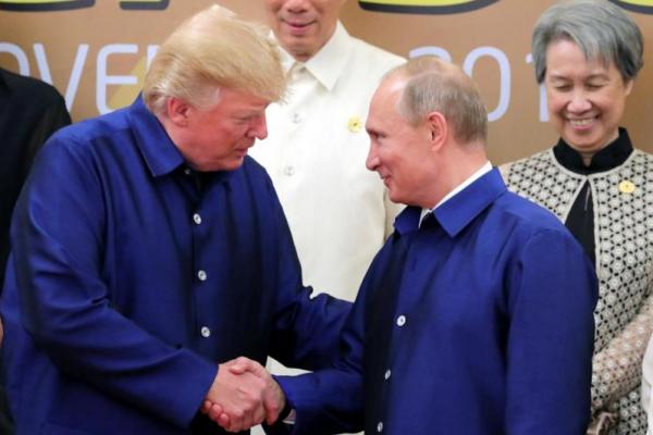 Momen Putin dan Trump Foto Bareng