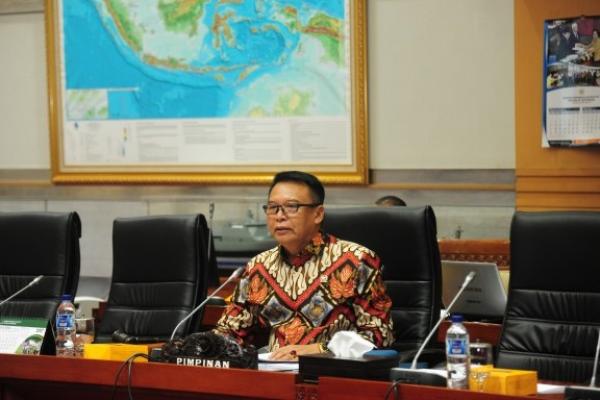 TB Hasanuddin Dorong Menkes Buat Juklak dan Juknis Pembatasan Sosial Berskala Besar