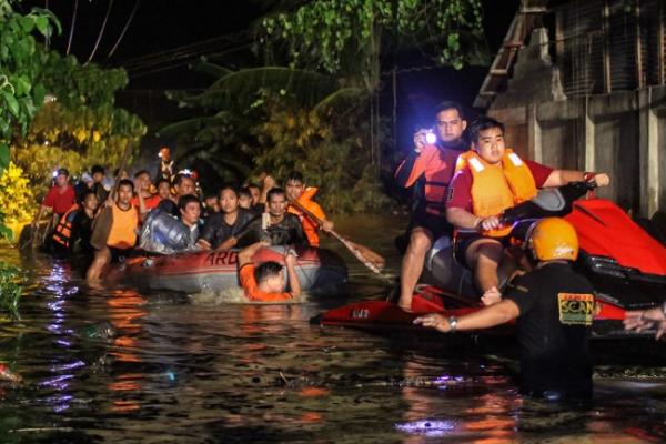 Badai Tropis Tembin Landa Filipina, 100 Lebih Tewas