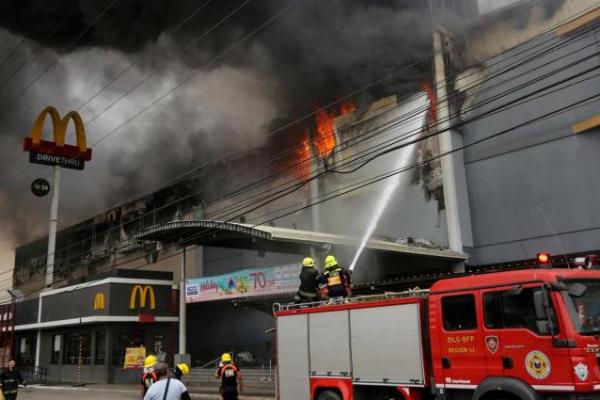 Kebakaran Mall Saat Badai Tropis Tewaskan 37 Warga Filipina
