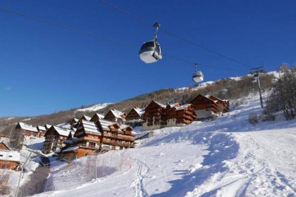 200 Pemain Ski Terjebak di Gondola