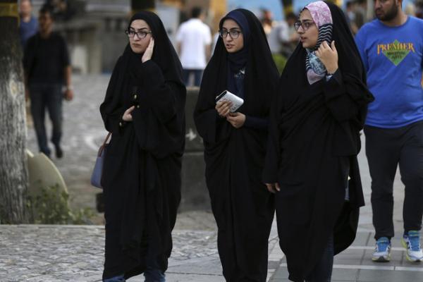 Polisi Iran Tahan 29 Perempuan Tanpa Jilbab