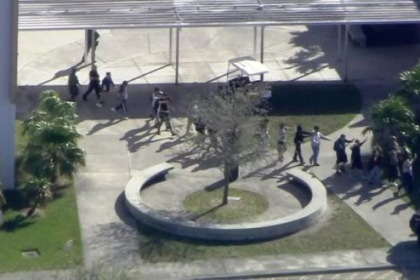 SMP di Florida Diserang Pria Persenjata