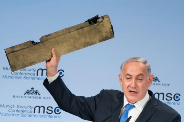 Netanyahu Tunjukkan Puing Pesawat Milik Iran ke Zarif