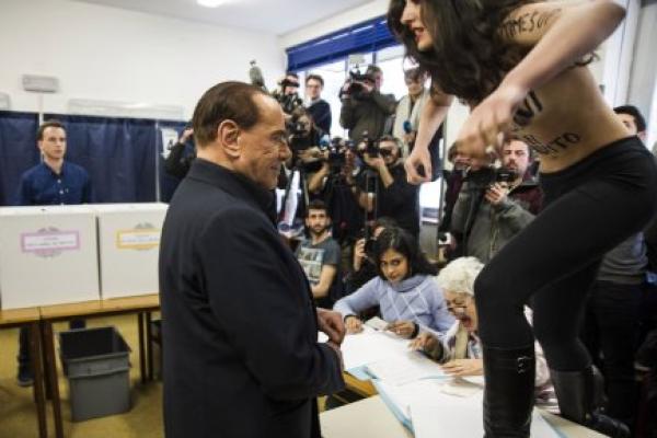 Wanita Ini Nekat Setengah Telanjang di Hadapan Perdana Menteri Italia