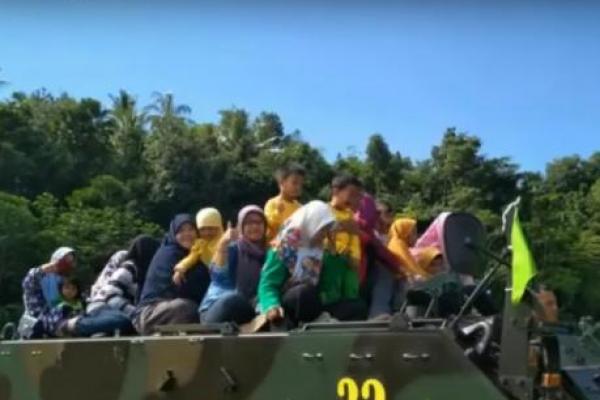 Tank Terperosok ke Sungai, Prajurit TNI dan Ketua Yayasan TK Tewas
