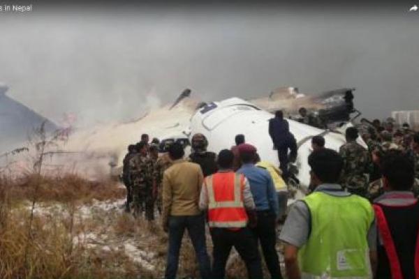 Pesawat Penumpang Tergelincir dan Terbakar di Bandara Nepal