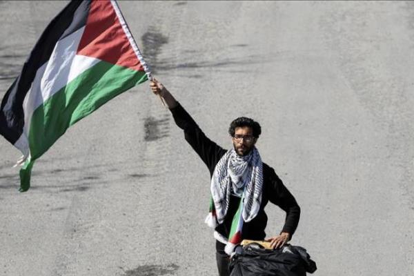 Pemuda Asal Swedia Ini Jalan Kaki ke Palestina Demi Bela HAM