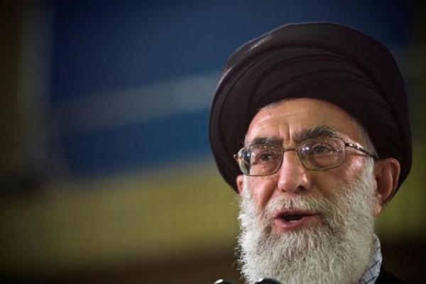Pemimpin Revolusi Islam Pimpin Salat Idul Fitri di Tehran