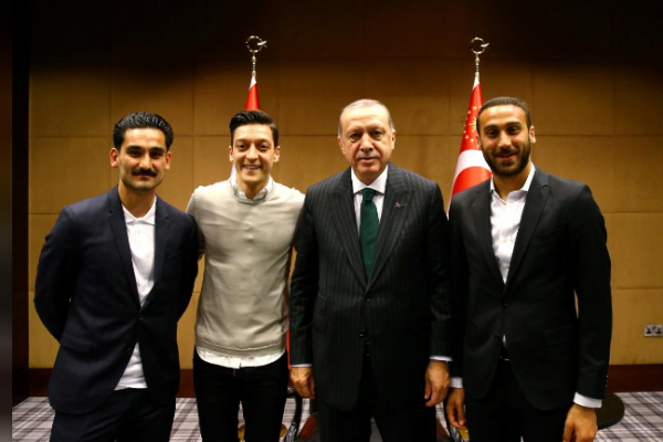 Ozil dan Gundogan Ketahuan &quot;Sowan&quot; ke Erdogan