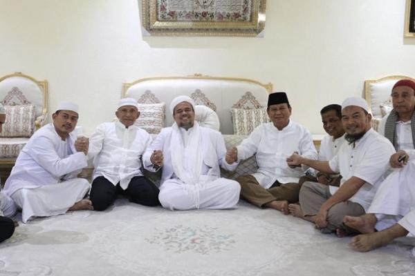 Prabowo dan Amien Rais Temui Rizieq Syihab di Mekah