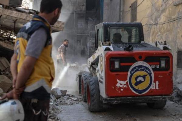 Serangan Udara Tewaskan Puluhan Orang di Suriah