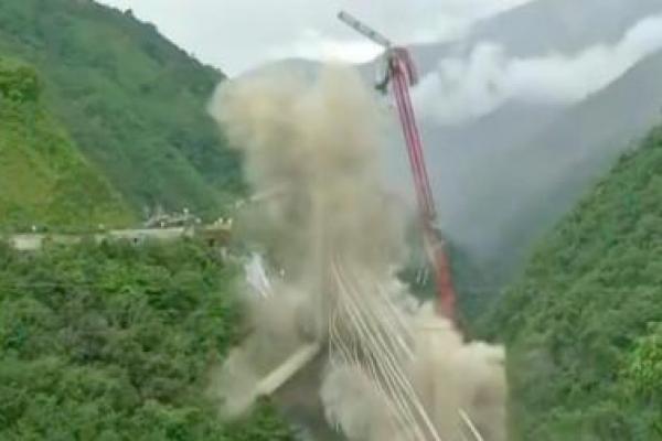 Kolumbia Hancurkan Jembatan Setelah Tewaskan 10 Orang