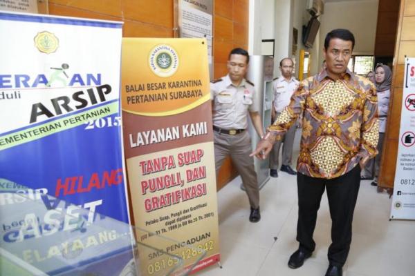 Sidak Karantina Surabaya, Mentan Skorsing Empat Pegawai