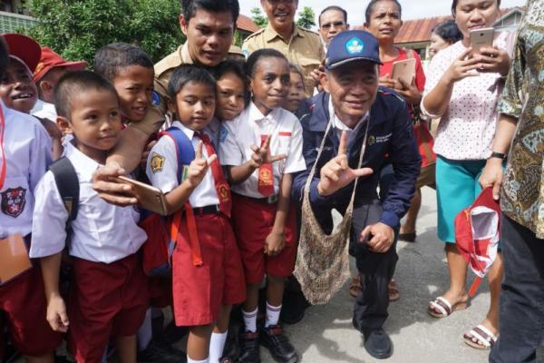 Mendikbud Pantau Hari Pertama Masuk Sekolah di Papua