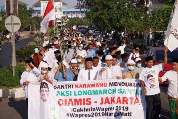 Di Karawang, Long March &quot;Cak Imin For Wapres&quot; Disambut Pawai Obor