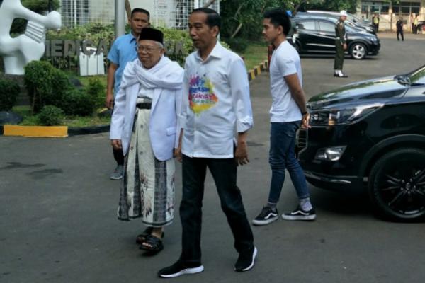 Tiba di Rumah Sakit, Jokowi Kenakan Celana Jeans