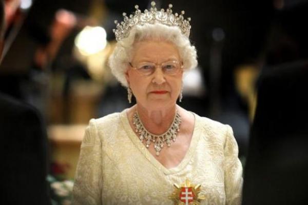 Corona Memburuk, Ratu Elizabeth Tinggalkan Istana Buckingham
