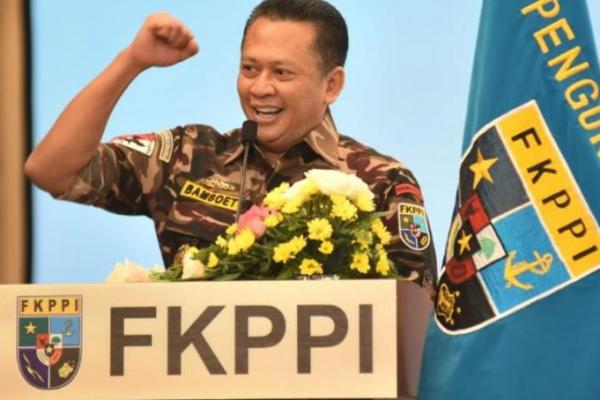 Golkar Lebih Baik Ganti Ketua Umum Dibanding Memecat Para Ketua DPD