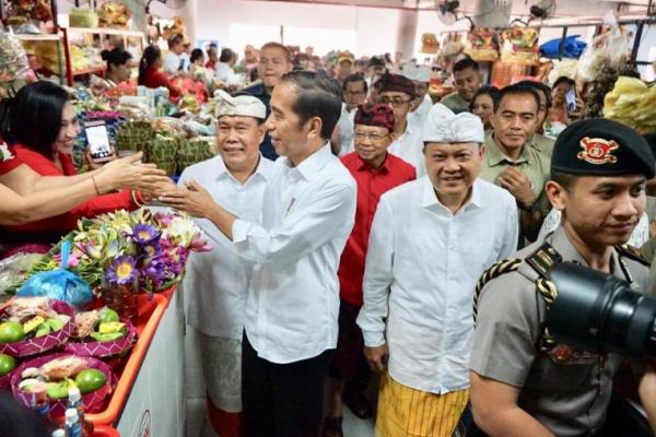 Jokowi Disambut Pedagang Pasar di Bali