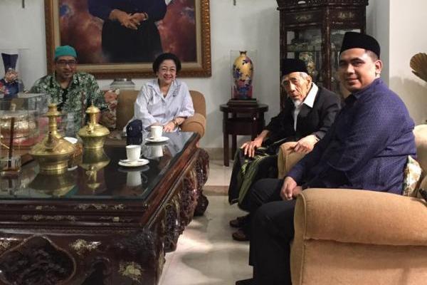 Sebelum ke Makah, Almarhum Mbah Moen Bicara Pancasila di Rumah Megawati
