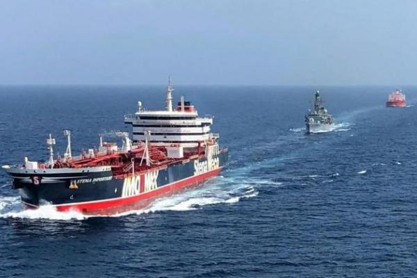 Iran Gertak Kapal Perang Angkatan Laut Inggris di Selat Hormuz