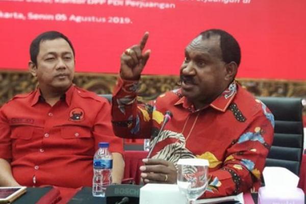 Bupati Puncak Papua Beberkan Keberhasilan, Hasto Berkisah PDIP Dream