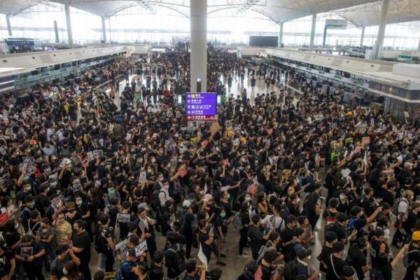Demonstran Hong Kong Akan Lumpuhkan Bandara