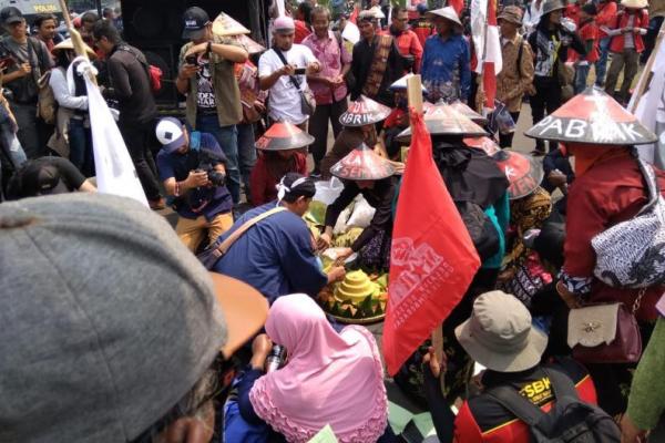 Ribuan Petani Unjuk Rasa di Depan Istana Minta Presiden Batalkan RUU Pertanahan