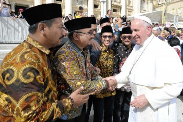 Bertemu Paus Fransiskus, GP Ansor Sampaikan Dokumen Deklarasi Islam untuk Kemanusiaan