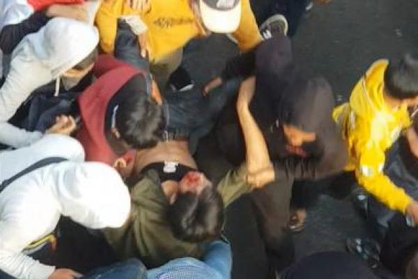 Korban Bergelimpangan di Kawasan Pasar Palmerah dan Pejompongan, Demonstran Butuh Bantuan