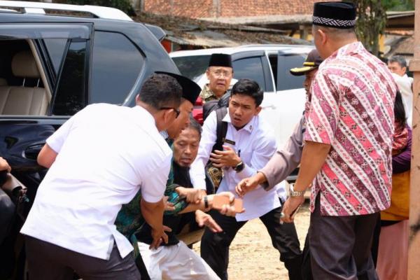 Detik-detik Penusukan Wiranto oleh Pria Berinisial SA