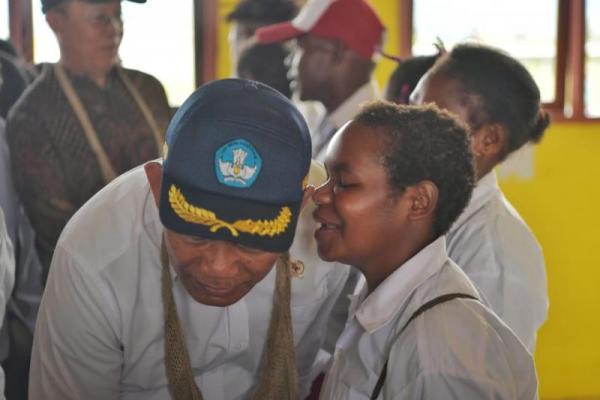 Mendikbud Pastikan Siswa di Wamena Sudah Kembali Sekolah