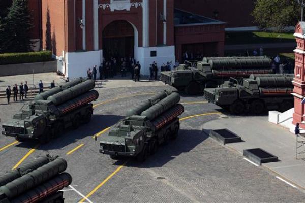 Rusia Libatkan S-400 dalam Latihan Militer di Luar Negeri
