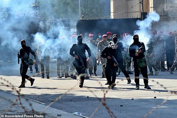 Ribuan Demonstran Irak Dibubarkan Polisi, Delapan Tewas