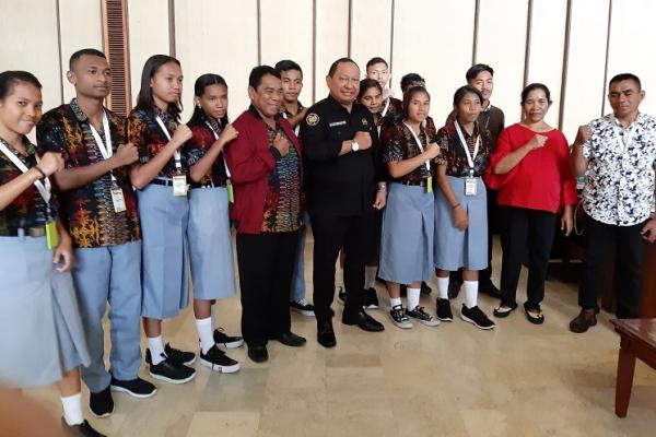 Hanny Tahapari Kasih Semangat SMA Maluku: Generasi Pemimpin Masa Depan