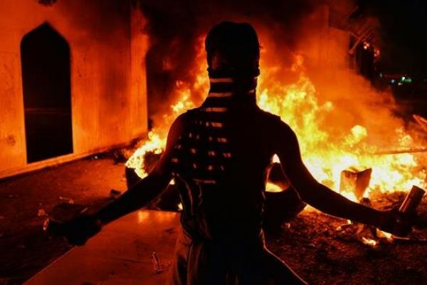 Konsulat Iran Dibakar Pasukan Bertopeng di Irak