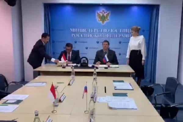 Menkumham Teken Perjanjian MLA Indonesia-Rusia