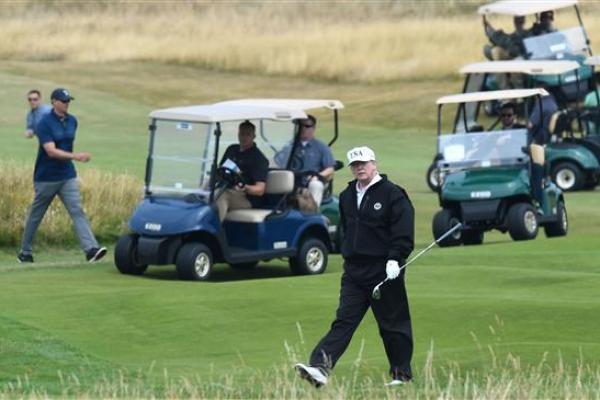 Biaya Main Golf Trump Bikin Melongo
