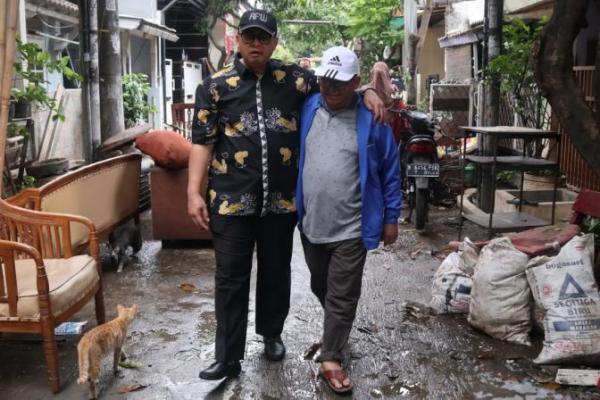 Sekretaris Kemenkop UKM Kunjungi `Anak Buahnya` yang Jadi Korban Banjir di Bekasi