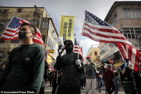 Demonstran Minta Pedagang China Angkat Kaki dari Hong Kong