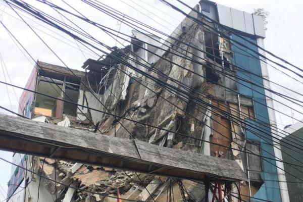 Korban Reruntuhan Gedung di Slipi, Tak Ada Biaya Untuk Rumah Sakit